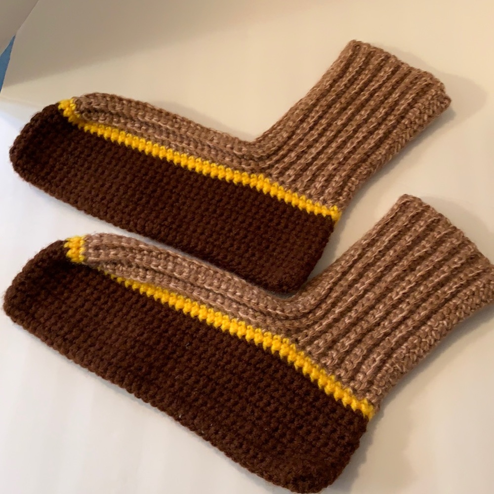 HANDMADE KNIT SWEATER SLIPPERS/SOCKS/BOOTIES/SLEEPERS BROWN/TAN/GOLD 11”x9”= LXL